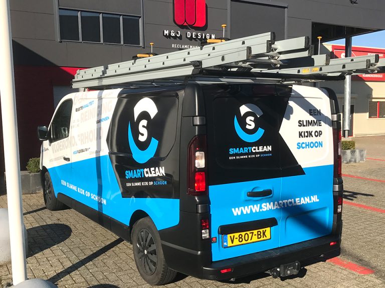 Renault Trafic met full-color voertuigbelettering door M&J Design Zelhem