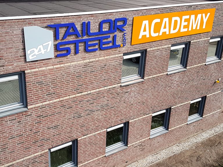 247TailorSteel.com academy gevelbelettering