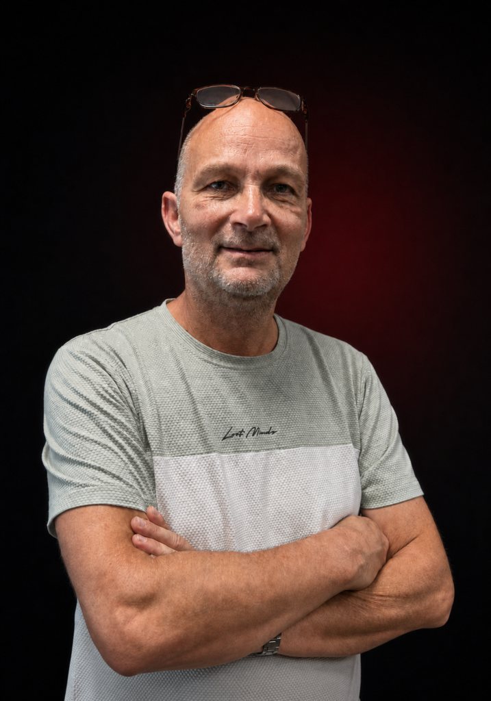 profielfoto-manfred-zwart-rood